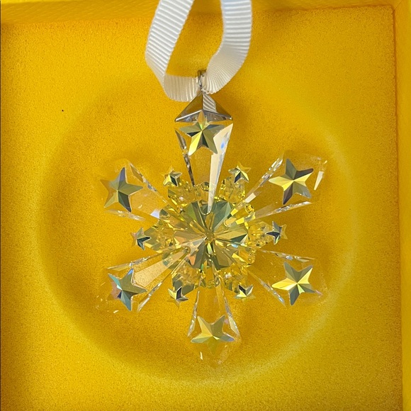 NWT Swarovski Crystal Snowflake Ornament - Picture 4 of 8